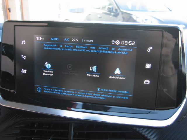 
								PEUGEOT 2008 1.2 PURE TECH GT-Line full									