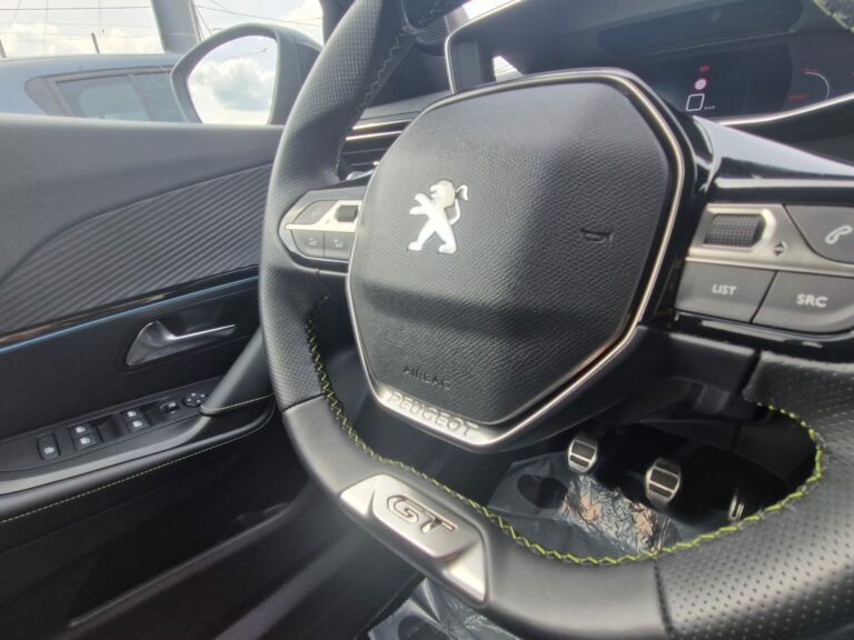 PEUGEOT 2008 1.2 PURE TECH GT-Line