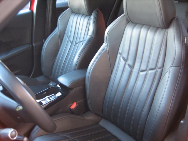 
								PEUGEOT 2008 1.2 PURE TECH GT-Line full									