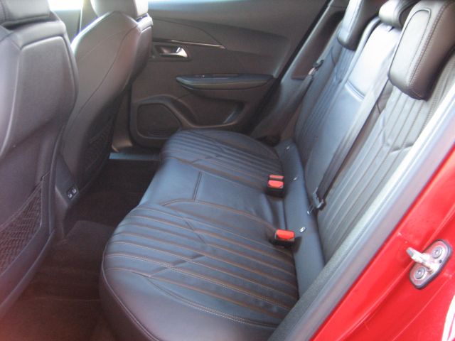 
								PEUGEOT 2008 1.2 PURE TECH GT-Line full									
