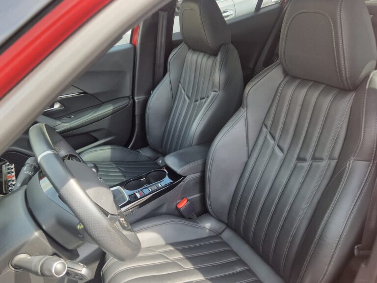 PEUGEOT 2008 1.2 PURE TECH GT-Line