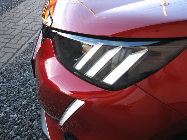 
								PEUGEOT 2008 1.2 PURE TECH GT-Line full									