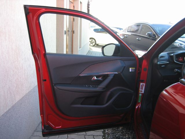 
								PEUGEOT 2008 1.2 PURE TECH GT-Line full									