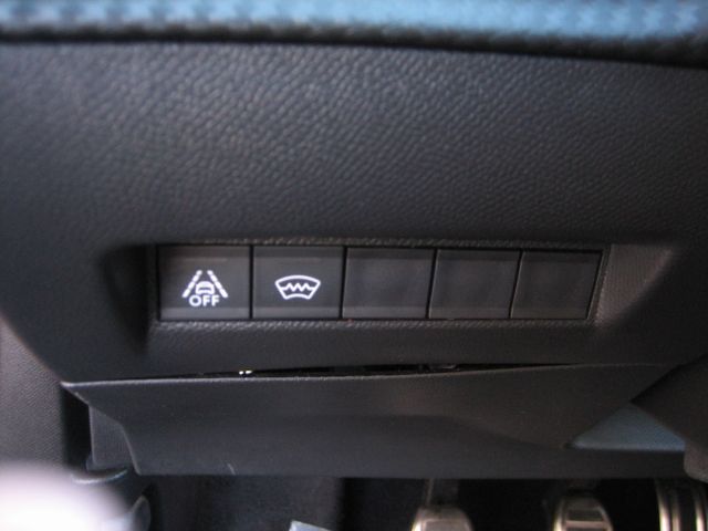 
								PEUGEOT 2008 1.2 PURE TECH GT-Line full									