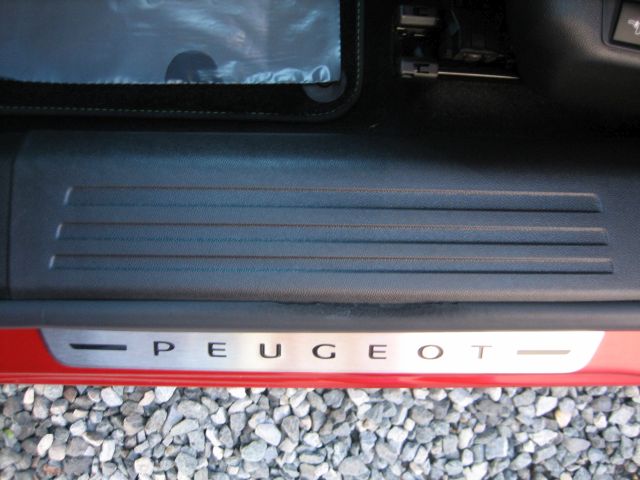 
								PEUGEOT 2008 1.2 PURE TECH GT-Line full									
