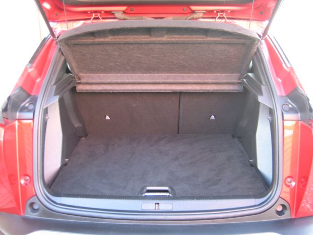 
								PEUGEOT 2008 1.2 PURE TECH GT-Line full									