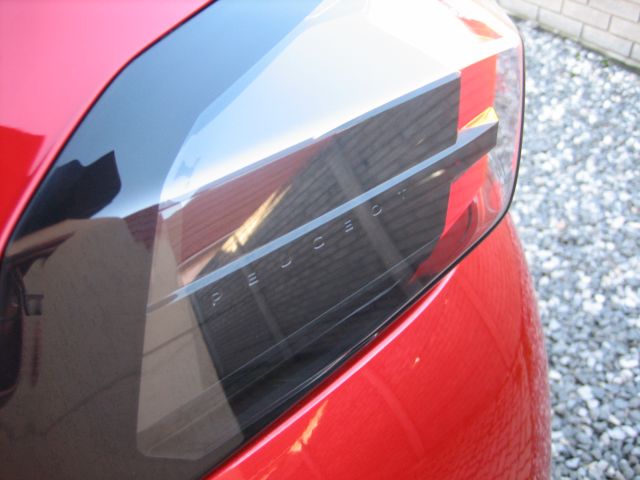 
								PEUGEOT 2008 1.2 PURE TECH GT-Line full									