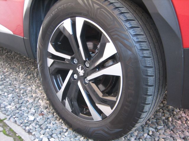
								PEUGEOT 2008 1.2 PURE TECH GT-Line full									