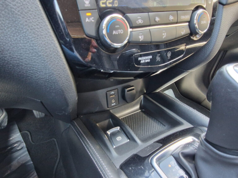 NISSAN X-TRAIL 2.0 dCi TEKNA 4X4 AUTOMATIC FACELIFT